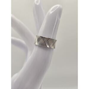 Modern Sterling Silver tested pinky ring Unisex Sz 5.75 3D looking pattern 2 gr